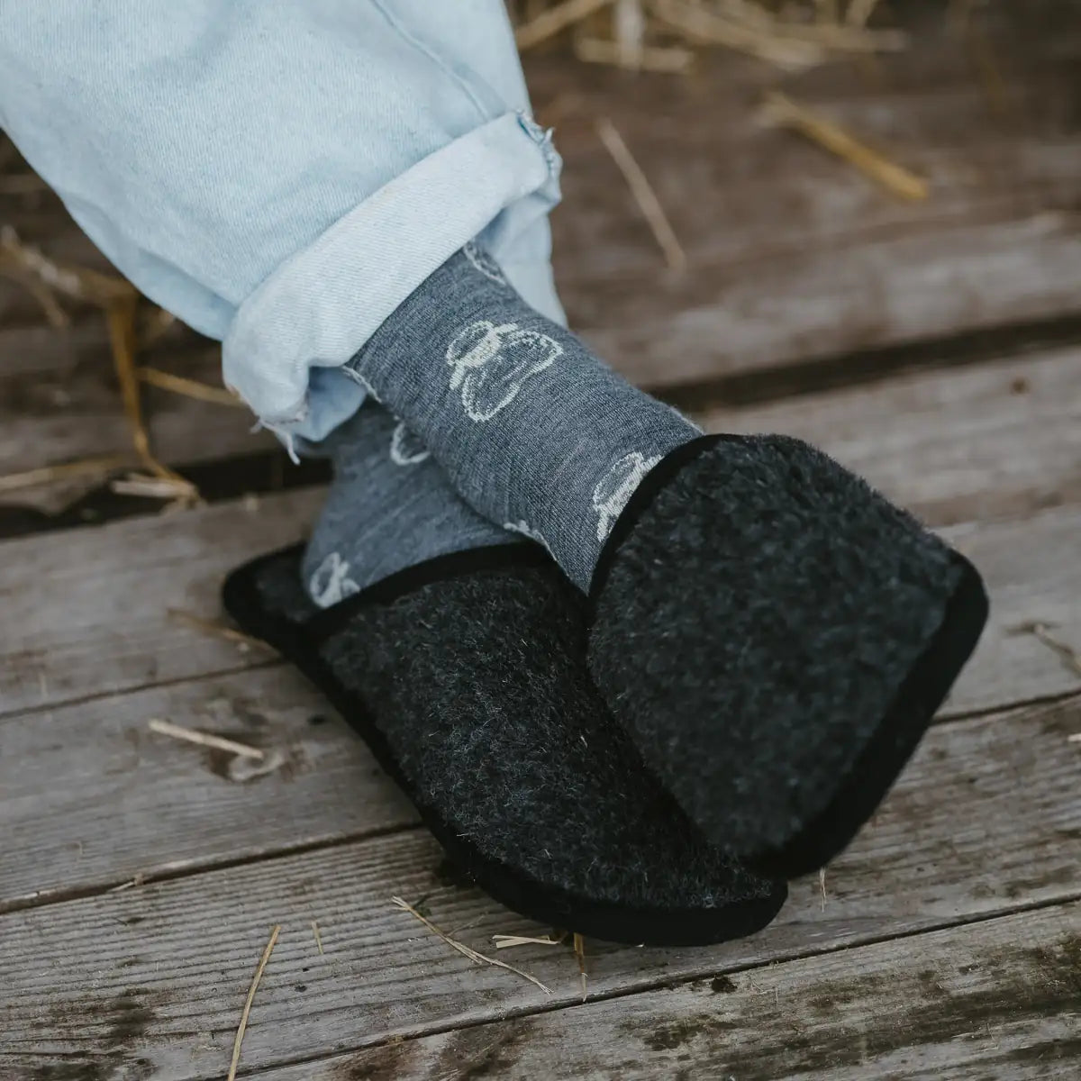 Merino wool slippers Granite at home